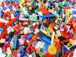 7.4 LBS Mixed LEGO Bulk Box