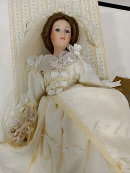 Seymour Mann Connoisseur Collection Bride Doll IOB alternative image
