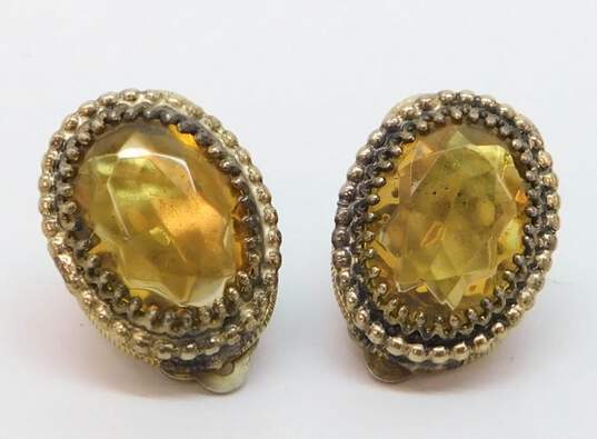 Vintage Whiting & Davis Co Goldtone Faceted Yellow Glass Scrolled Oval Clip On Earrings 18.7g image number 3