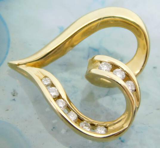 14K Yellow Gold 0.15 CTTW Diamond Ribbon Heart Pendant 2.2g image number 4