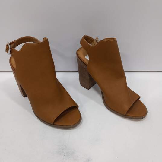 Ladies Brown Heels Size 8.5 image number 3