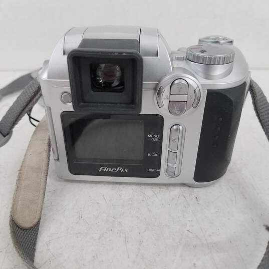 UNTESTED Fujifilm Fuji Finepix 3800 3.2MP Digital Camera image number 3