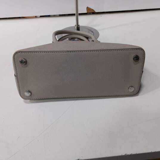 Pair of Michael Kors Handbags image number 10