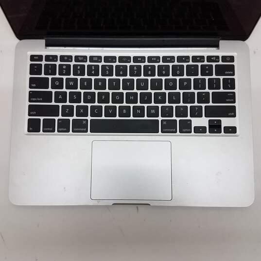 2015 MacBook Pro 13in Laptop Intel i5-5257U CPU 8GB RAM 256GB image number 2