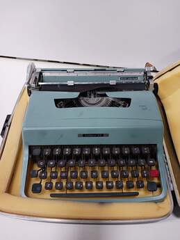 Vintage Olivetti Lettera Portable Typewriter In A Smith & Corona Hard Case alternative image
