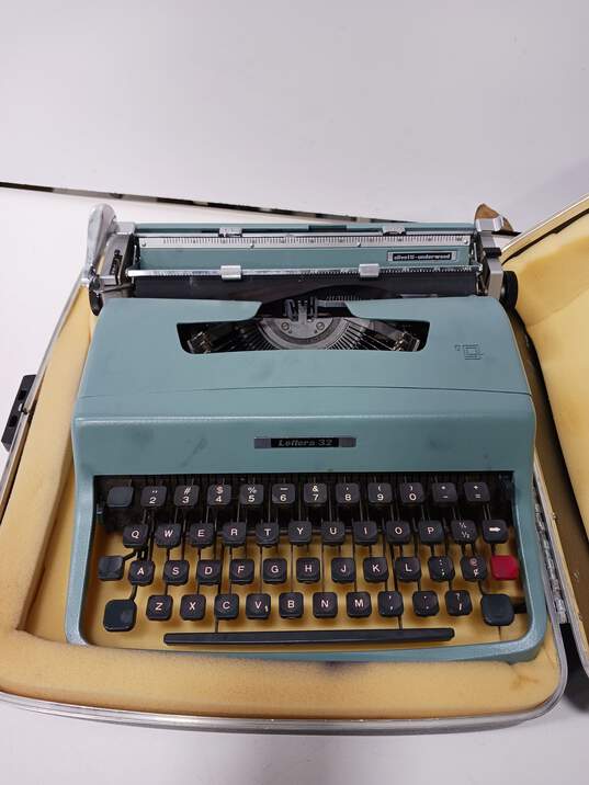 Vintage Olivetti Lettera Portable Typewriter In A Smith & Corona Hard Case image number 2