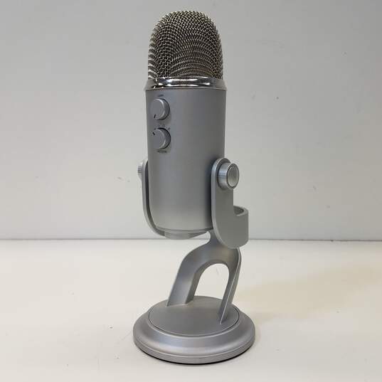 Blue Yeti Professional Multi-Pattern USB Condenser Microphone Silver image number 3
