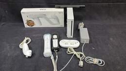 Nintendo Wii Console Game Bundle With Wii Zapper alternative image