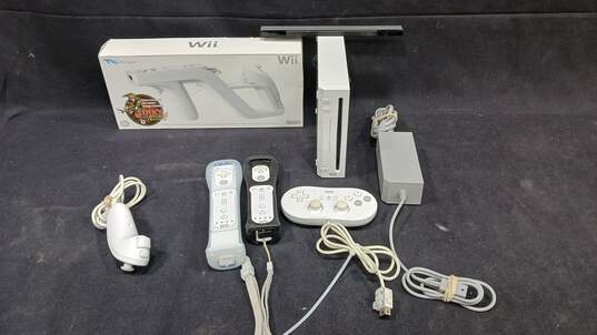 Nintendo Wii Console Game Bundle With Wii Zapper image number 2