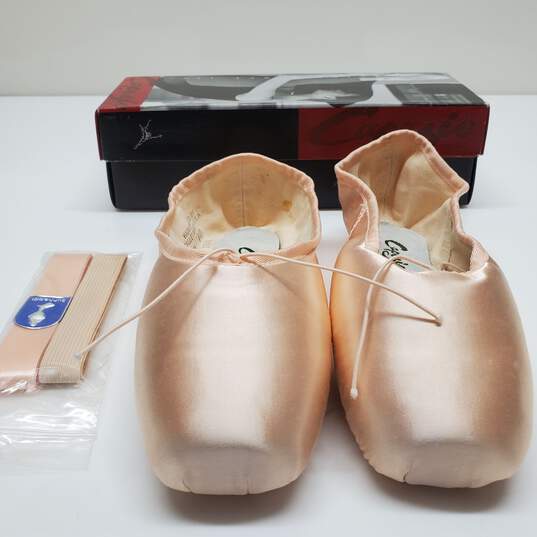 Capezio Ballet Dance Pointe Shoes Size 9.5W #117 With BOX image number 2