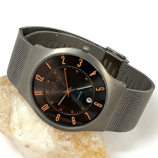 Designer Skagen Titanium 233XLTTMO Gray Water Resistant Analog Wristwatch image number 1