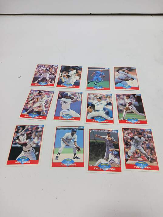 9.30 lbs. Bulk Assorted Sports Trading Cards image number 3