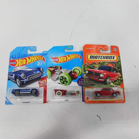 Hot Wheels & Other Die-Cast Vehicles Lot image number 4