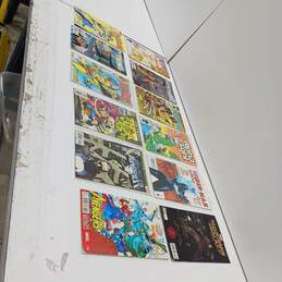 Bundle of 12 Assorted Marvel Comic Books alternative image