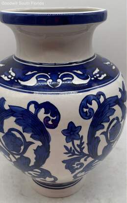 Chinese Pottery Oriental White Blue Flower Decorative Collectible Vase alternative image
