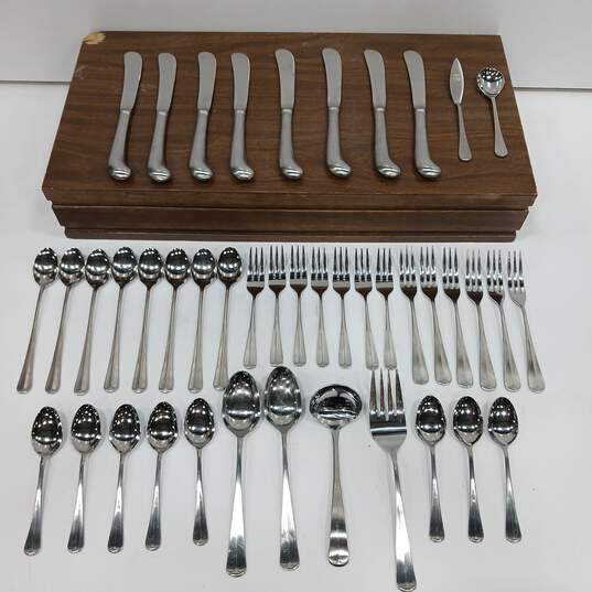 Bundle of Assorted Northland Stainless Silver Tone Cutlery Set In Wood Box image number 2