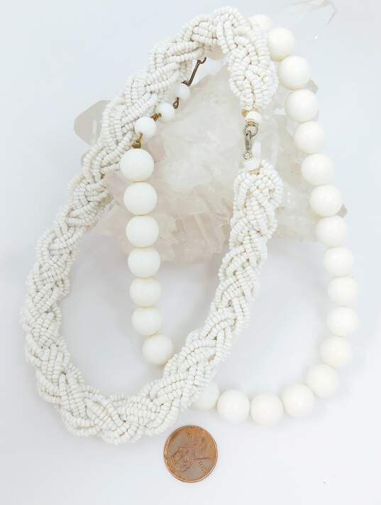 VNTG Lisner & Fashion White Clip-On Earrings Beaded Necklaces & Flower Bracelet image number 11