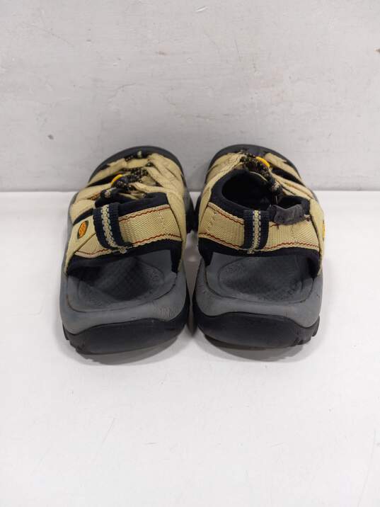 Men's Yellow Sandal Shoes Size 9 image number 4
