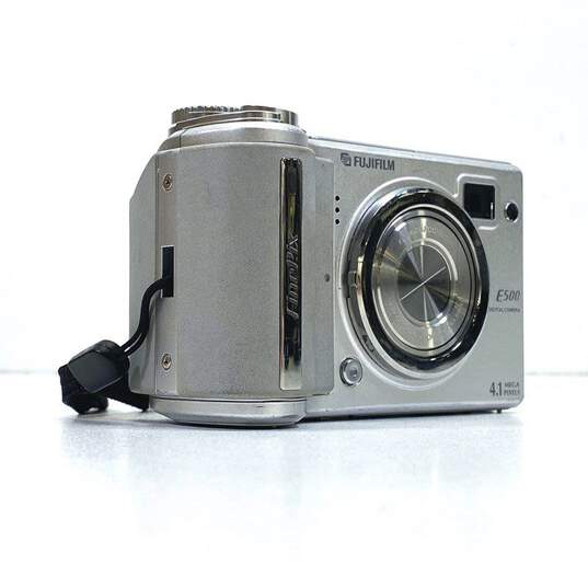 Fujifilm FinePix E500 4.1MP Digital Camera image number 1