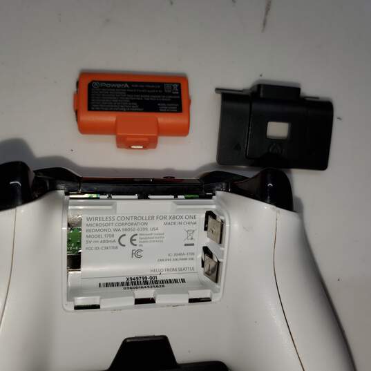 Xbox One Game Controller 1708 w/ Chargable Battery 1427910-01 Untested P/R image number 3