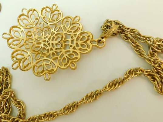 Vintage Crown Trifari Gold Tone Filigree Pendant Double Strand Necklace 66.7g image number 4