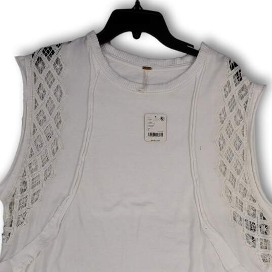 NWT Womens White Lace Round Neck Sleeveless Pullover Blouse Top Size S image number 3