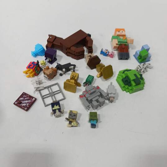 4lbs Bundle of Assorted Minecraft Minifigures image number 2