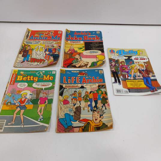 Bundle of 13 Archie Comic Books image number 5