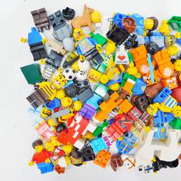8.9 Oz. LEGO Miscellaneous Minifigures Bulk Lot alternative image