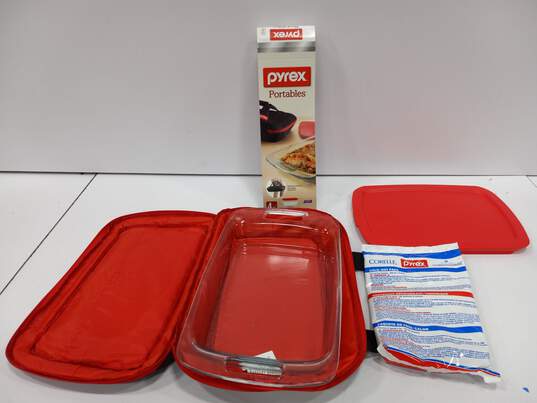 Four-Piece Bakeware Bundle in Carry Tote image number 1