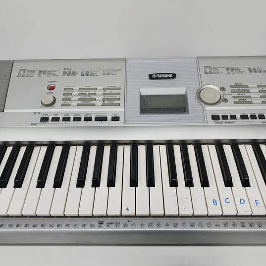 Yamaha Portable Grand Electric Keyboard DGX-205 image number 3