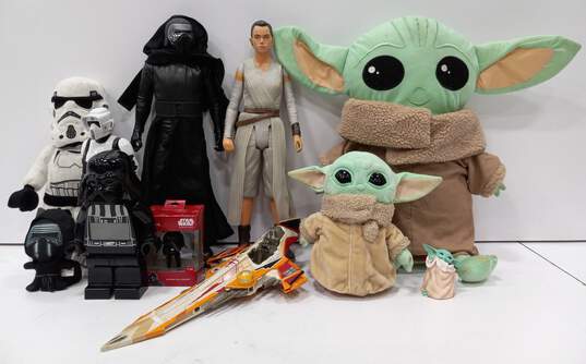 Bundle Of Assorted Star Wars Action Figures Plushies & Alarm Clock image number 1