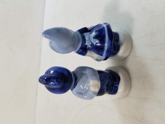 Salt & Pepper Delft Blue Glass Kissing Couple Figurine Shakers Set of 2 image number 2
