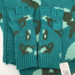NWT Womens Green Rectangular Neck Scarf And Gloves 2 Piece Set Size 0/S