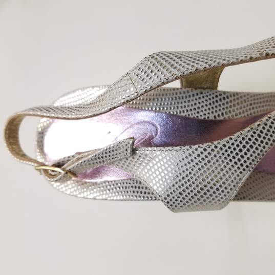 Neda by Bebe Heels Gold White Size 6 image number 7