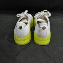 Women's White & Green Steve Madden Shoes Size 7.5 alternative image
