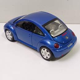 Volkswagen Beetle Car Toy alternative image