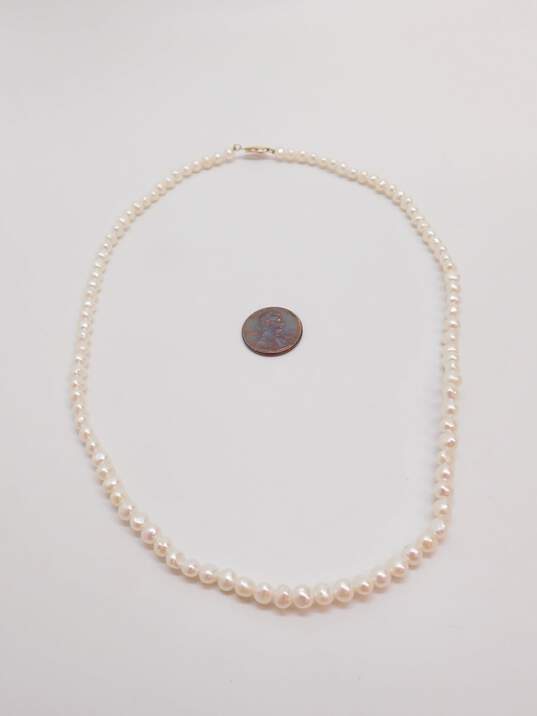 Elegant 14K Yellow Gold Clasp Pearl Necklace 13.8g image number 3