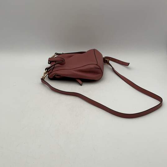 Womens Pink Leather Drawstring Adjustable Strap Inner Pockets Flap Crossbody Bag image number 4