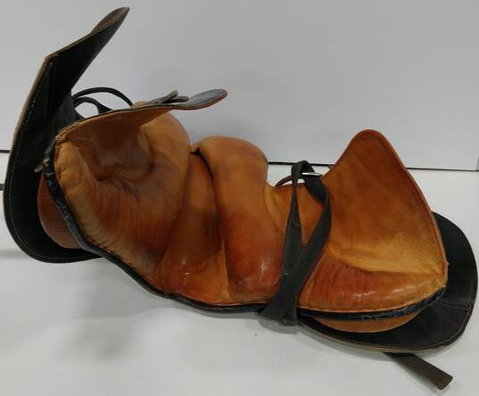 Vintage Genuine Leather Horse Saddle image number 4