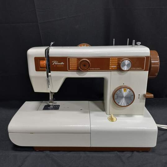 Vintage Brother Pacesetter Sewing Machine Model XL 2001 with Accessories image number 3