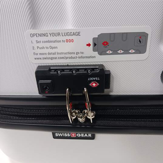 Swiss Gear 28In White Lockable Luggage image number 6