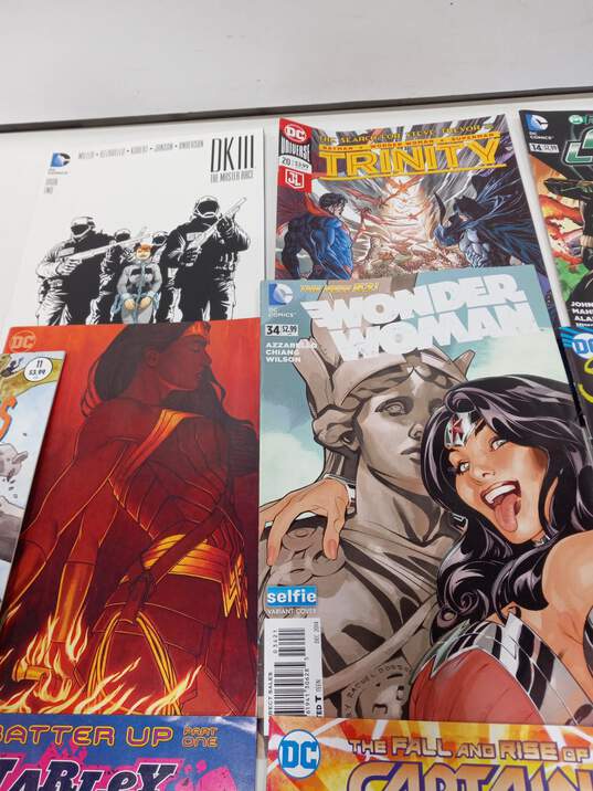 Bundle of 13 Assorted DC Comic Books image number 3