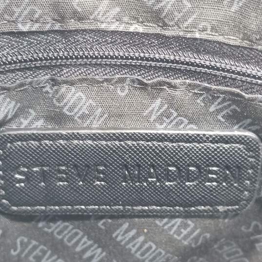 Steve Madden Black Crossbody Bag with Gold Chain Strap image number 5