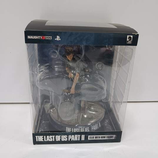 Dark Horse Deluxe PlayStation The Last of Us II Ellie With Bow Figure NEW In Box image number 5