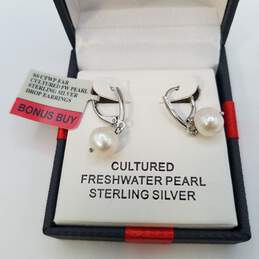 Sterling Silver Culture F.W. Pearl 9.3mm Dangle Earring 2.8g
