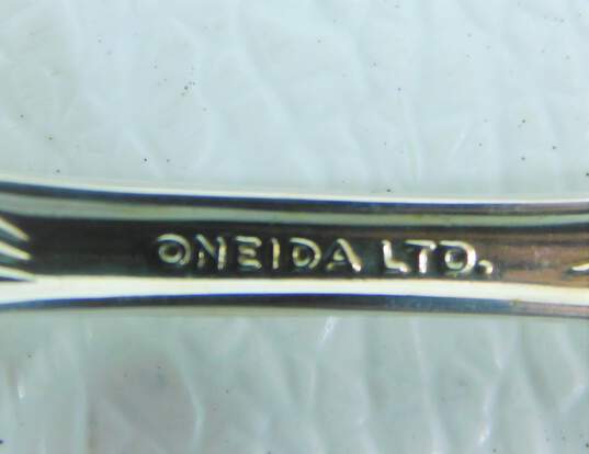Oneida Camber Scroll Silverplate Flatware 67 Piece Set w/ Case image number 7