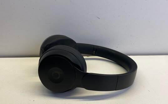 Beats by Dre Solo Pro with Case image number 4