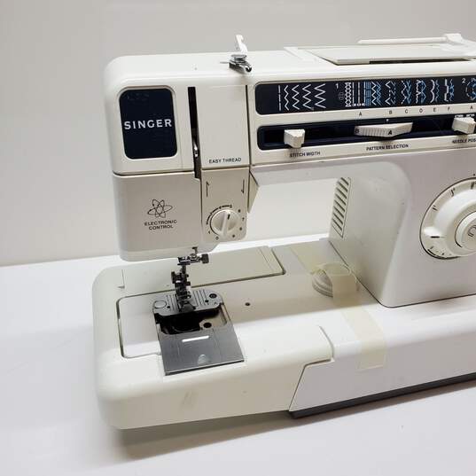 Singer 5040 Electric Sewing Machine (Untested) image number 4