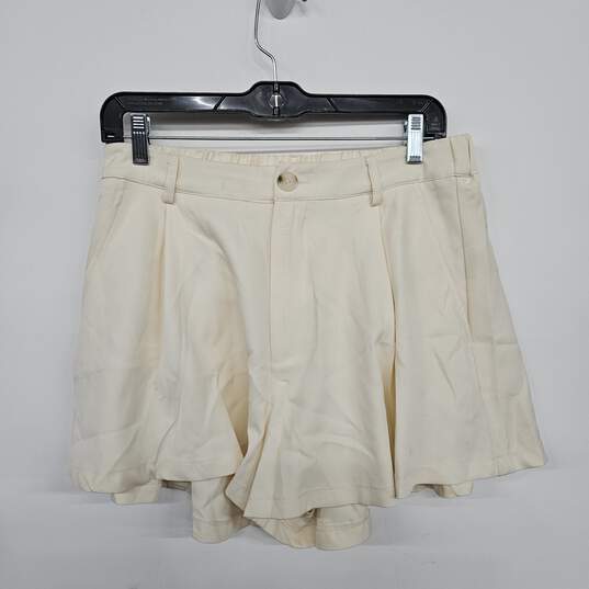 Ivory Shorts With Pockets image number 1